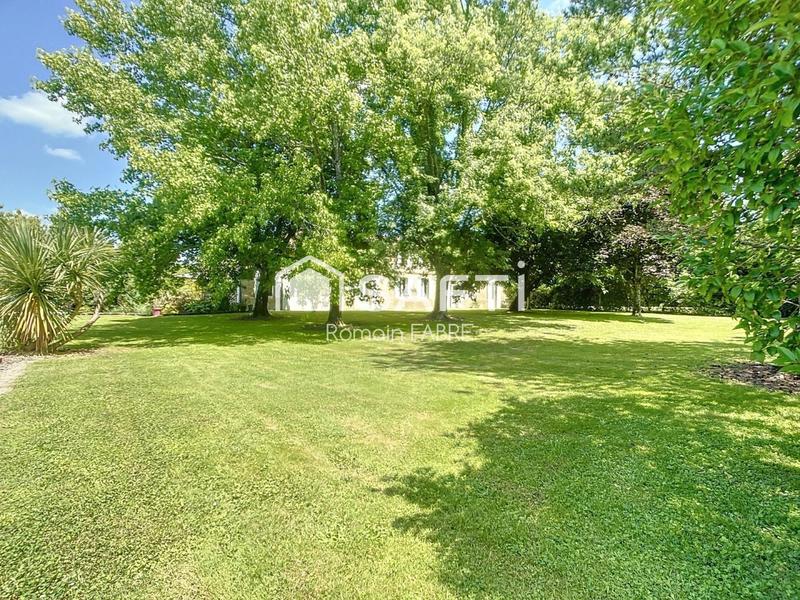 Maison - 280 m² - 8 pièces