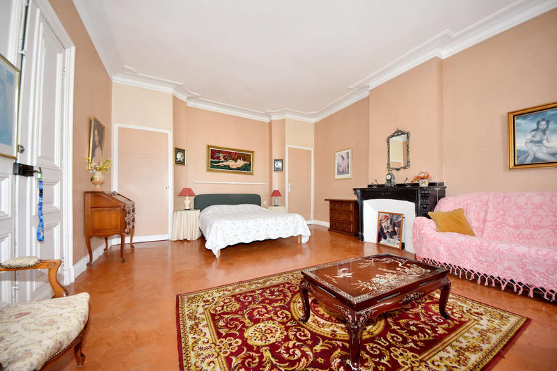 Maison - 551 m² - 14 pièces