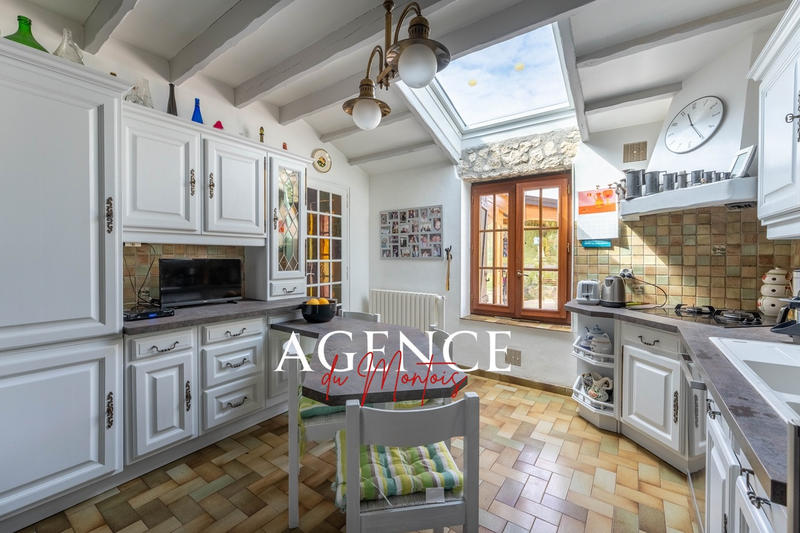 Maison - 203 m² - 7 pièces