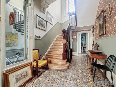 Maison - 252 m² - 8 pièces