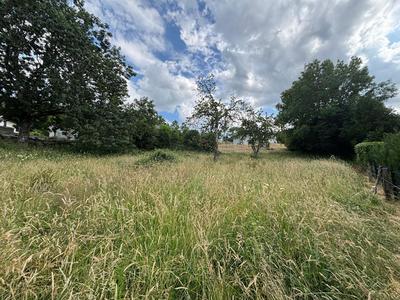Terrain constructible - 1 922 m²