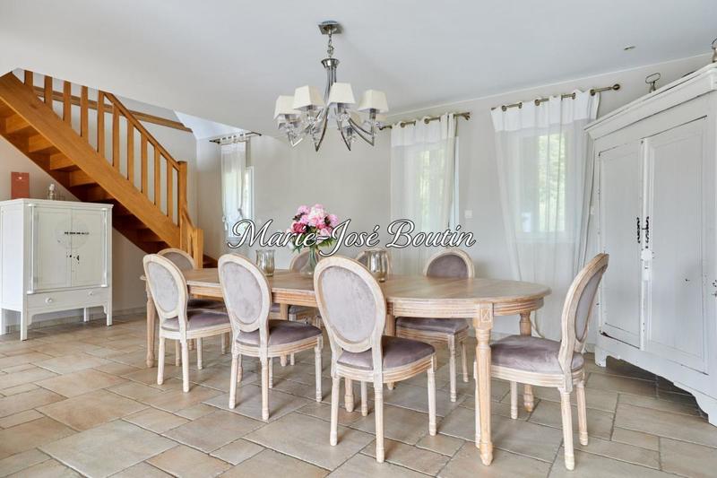 Maison - 230 m² - 7 pièces