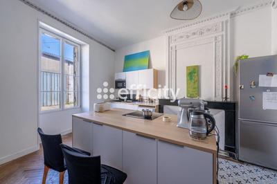 Maison - 300 m² - 8 pièces