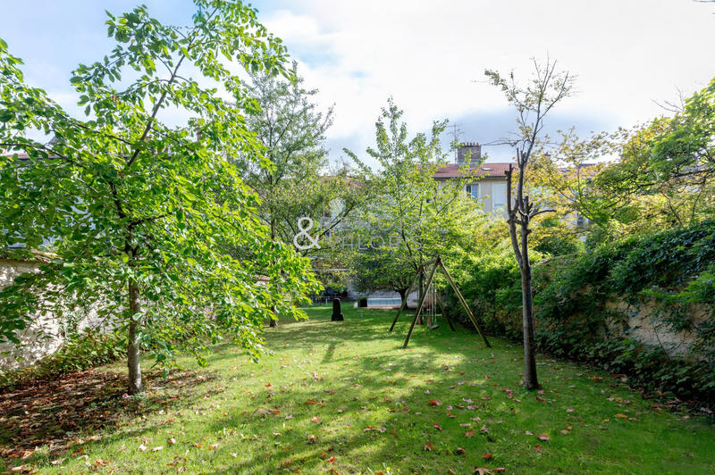 Maison - 302 m² - 10 pièces