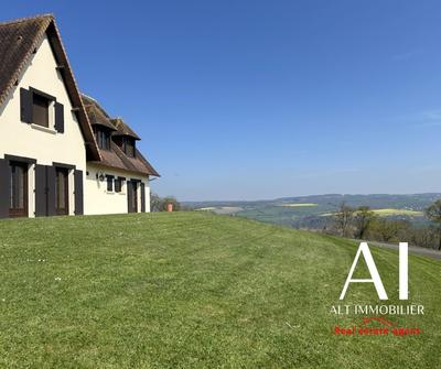 Maison traditionnelle - 213 m² - 7 pièces