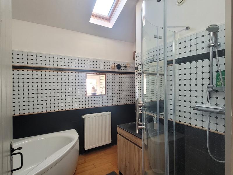 Propriété - 285 m² - 10 pièces