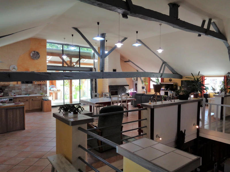 Maison traditionnelle - 270 m² - 7 pièces