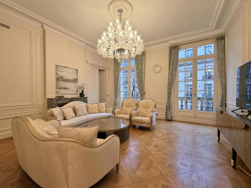 Appartement - 300 m² - 10 pièces