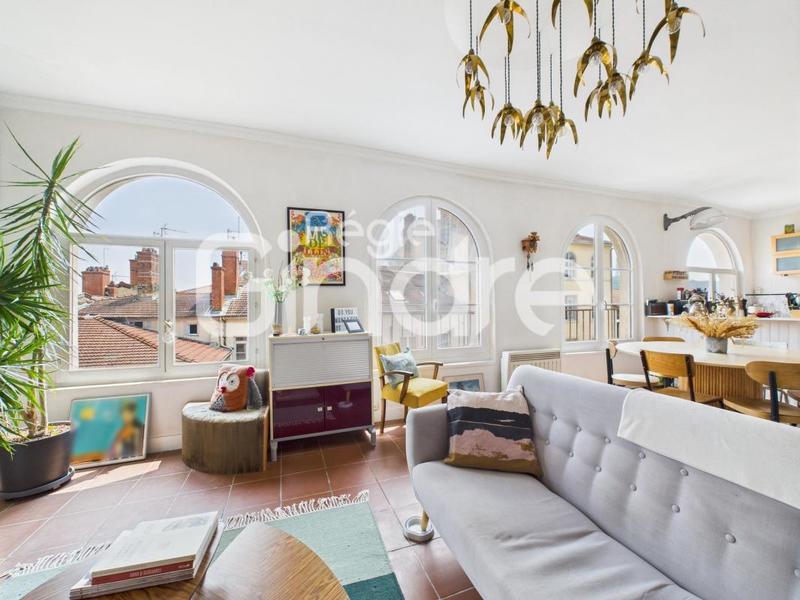 Appartement - 99 m² - 4 pièces