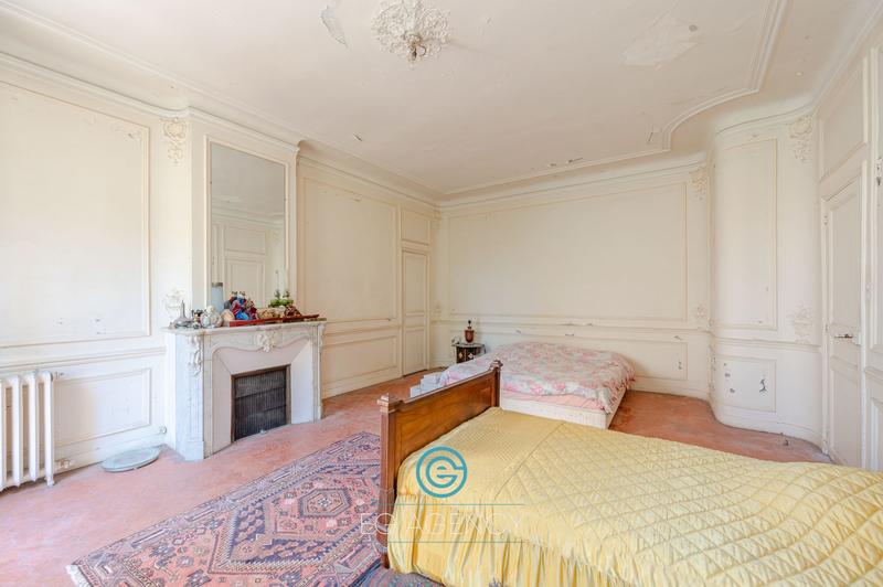 Maison - 280 m² - 7 pièces