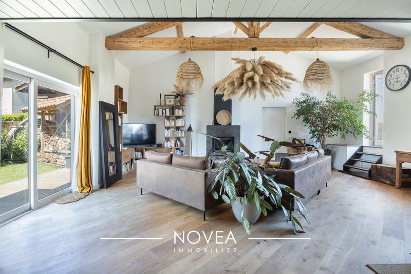 Maison ancienne - 245 m² - 8 pièces