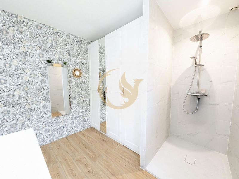 Maison traditionnelle - 187 m² - 7 pièces