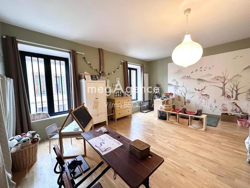 Maison - 400 m² - 6 pièces