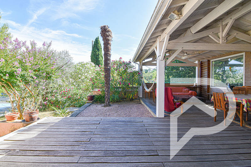 Maison - 242 m² - 6 pièces