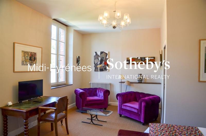 Maison - 450 m² - 11 pièces