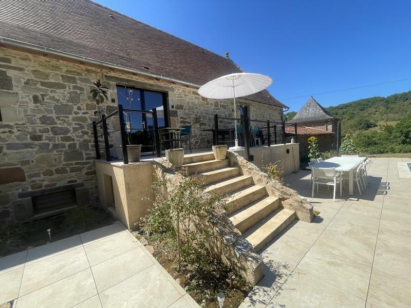 Propriété - 285 m² - 7 pièces