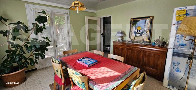 Maison traditionnelle - 210 m² - 6 pièces