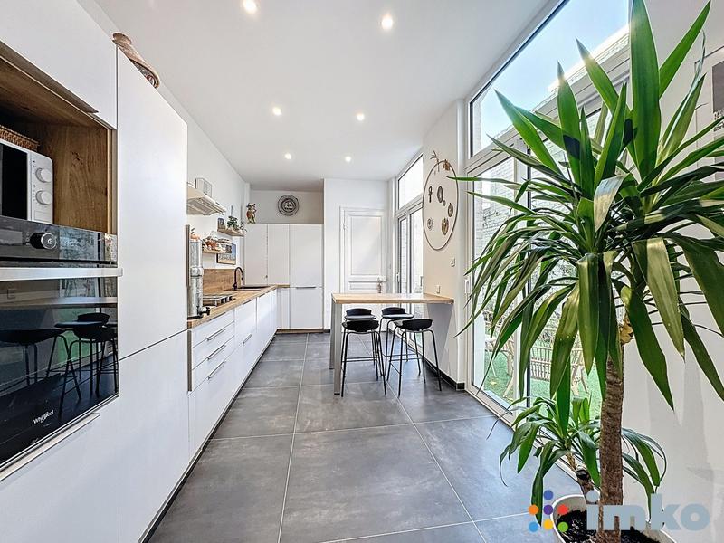 Maison - 182 m² - 6 pièces