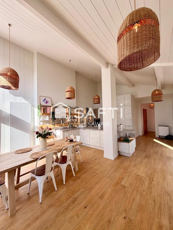 Maison - 241 m² - 7 pièces