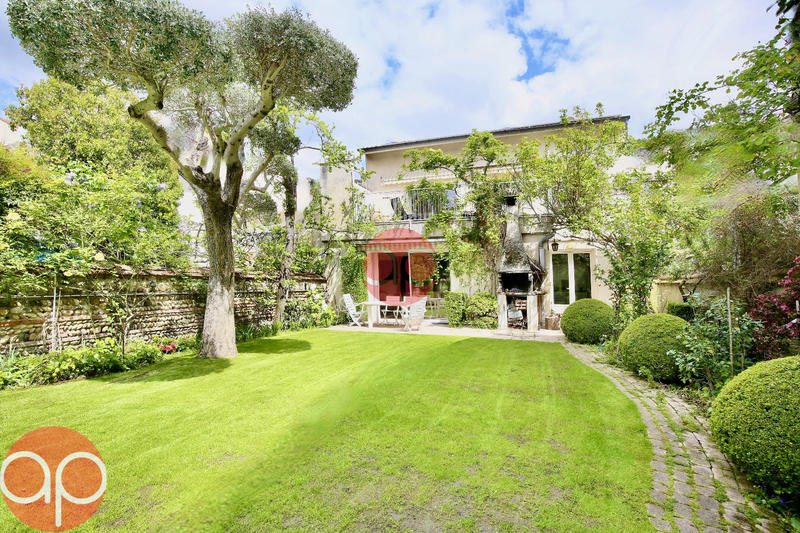 Maison - 264 m² - 10 pièces