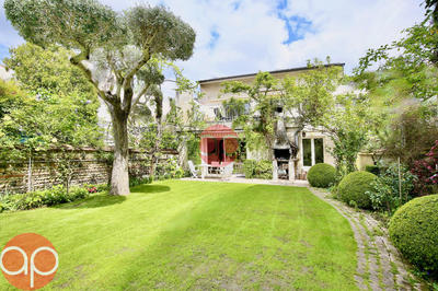 Maison - 264 m² - 10 pièces