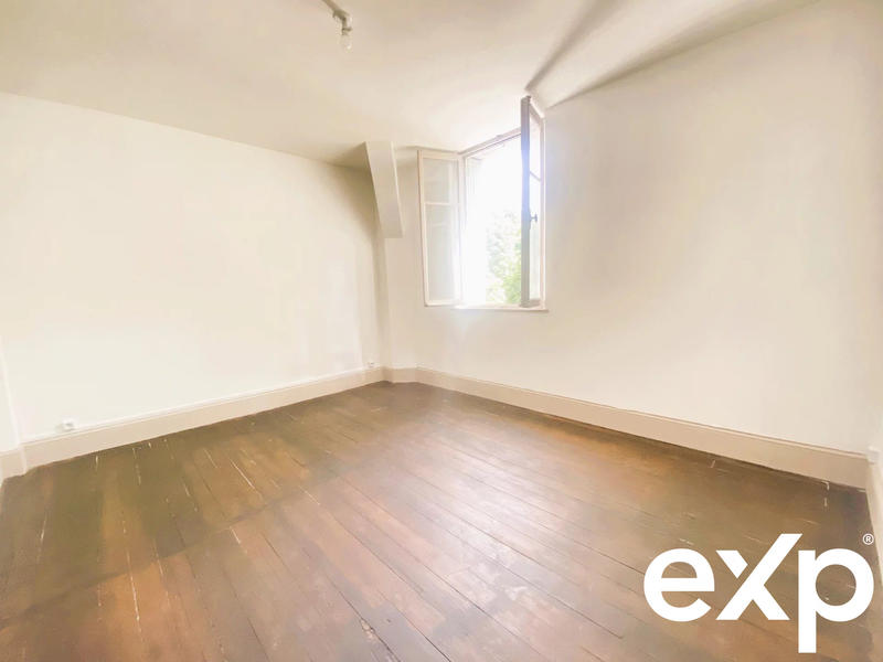 Maison - 215 m² - 11 pièces