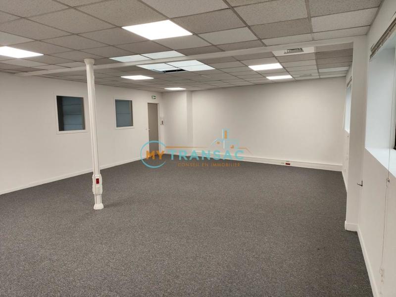 Entrepôt - 2 899 m²