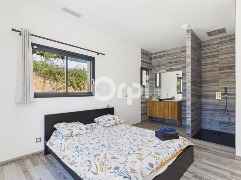 Maison - 180 m² - 5 pièces