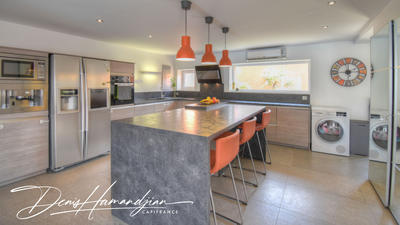 Maison - 175 m² - 6 pièces