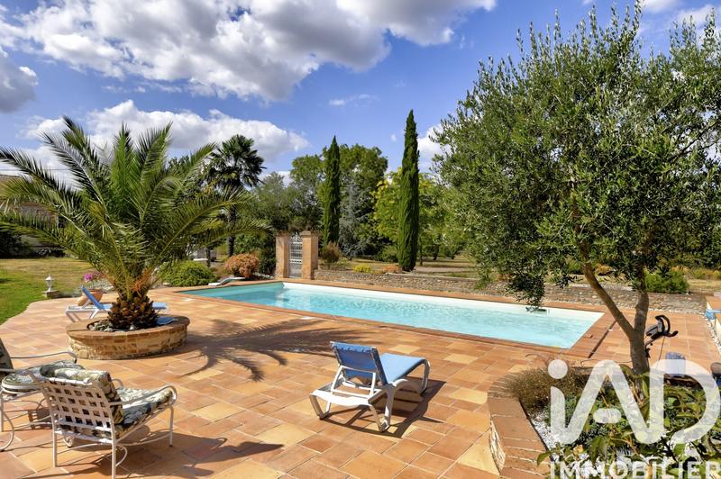 Maison - 435 m² - 11 pièces