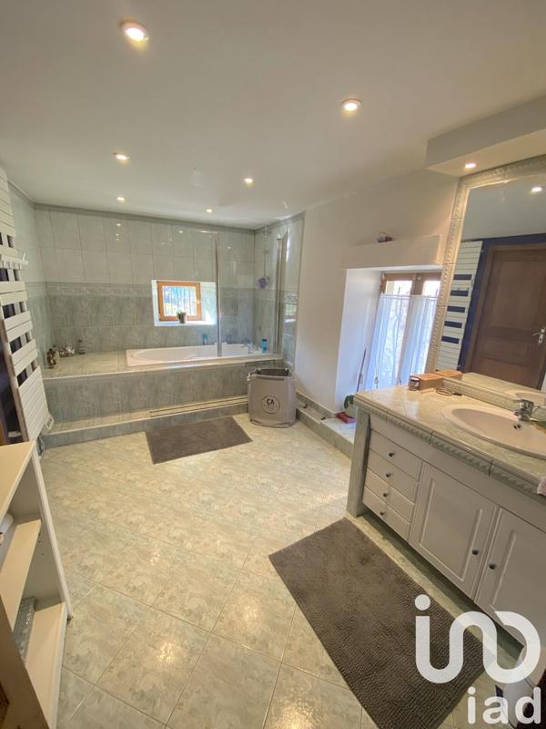 Maison - 252 m² - 10 pièces