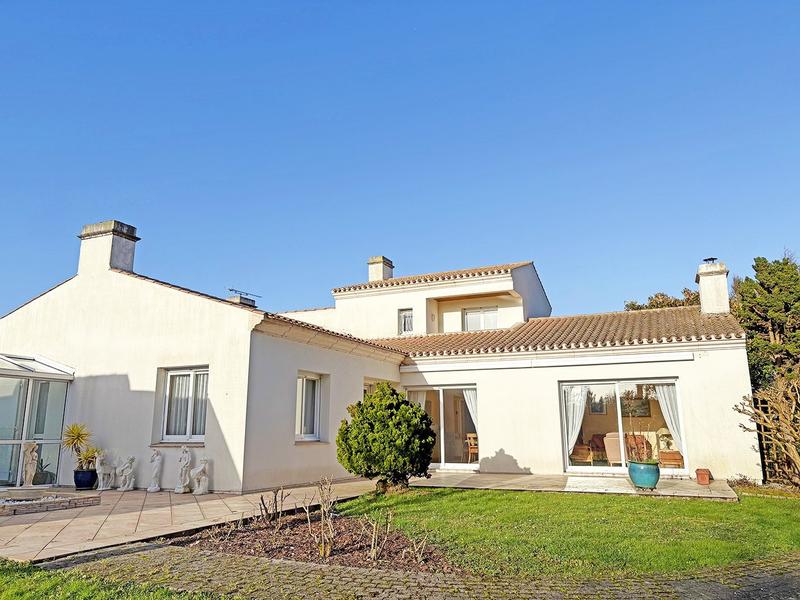 Maison - 209 m² - 6 pièces