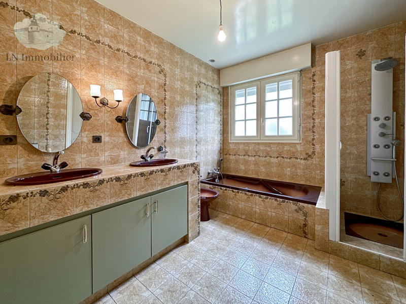 Maison - 172 m² - 9 pièces