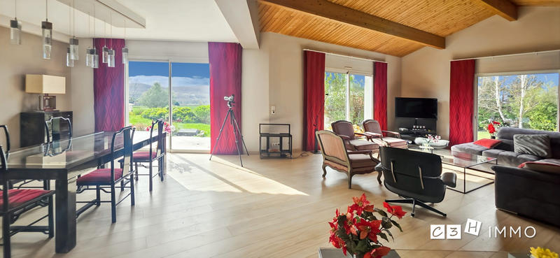 Villa - 234 m² - 7 pièces