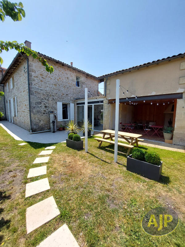 Maison bourgeoise - 323 m² - 12 pièces