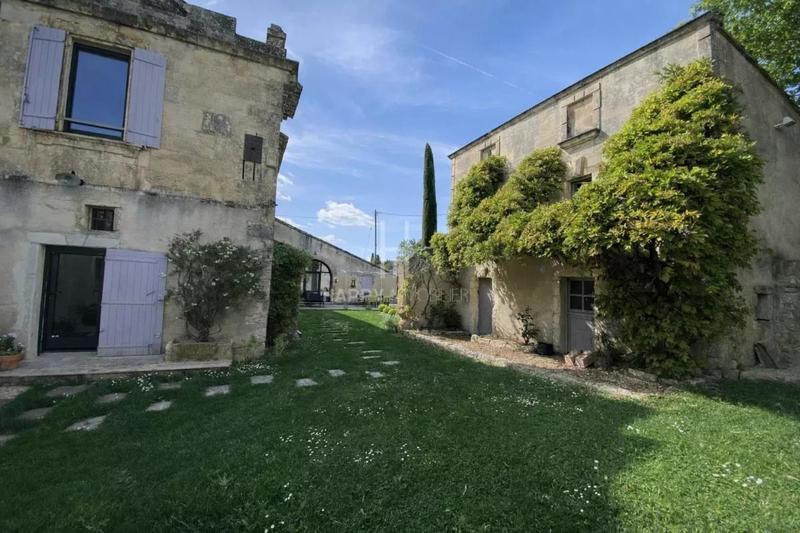 Mas - 300 m² - 8 pièces