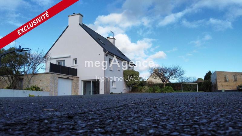 Maison traditionnelle - 176 m² - 8 pièces