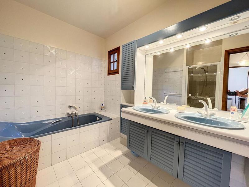 Maison - 93 m² - 4 pièces