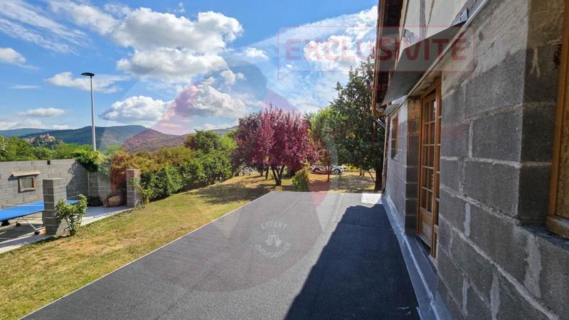 Maison - 450 m² - 11 pièces