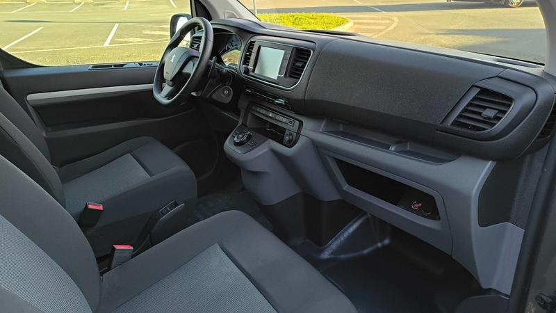 Peugeot Expert 2.0 HDi 180 Eat8 Asphalt Cabine Approfondie