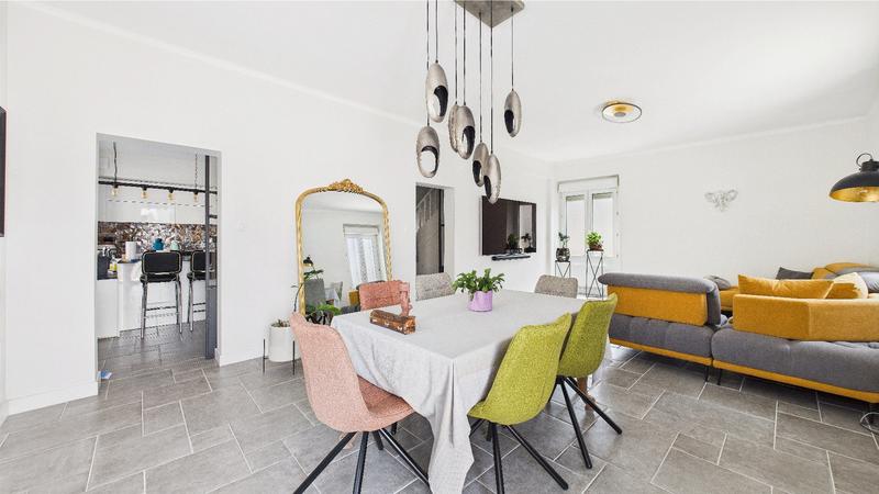 Maison - 236 m² - 7 pièces