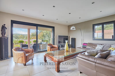 Maison - 200 m² - 6 pièces