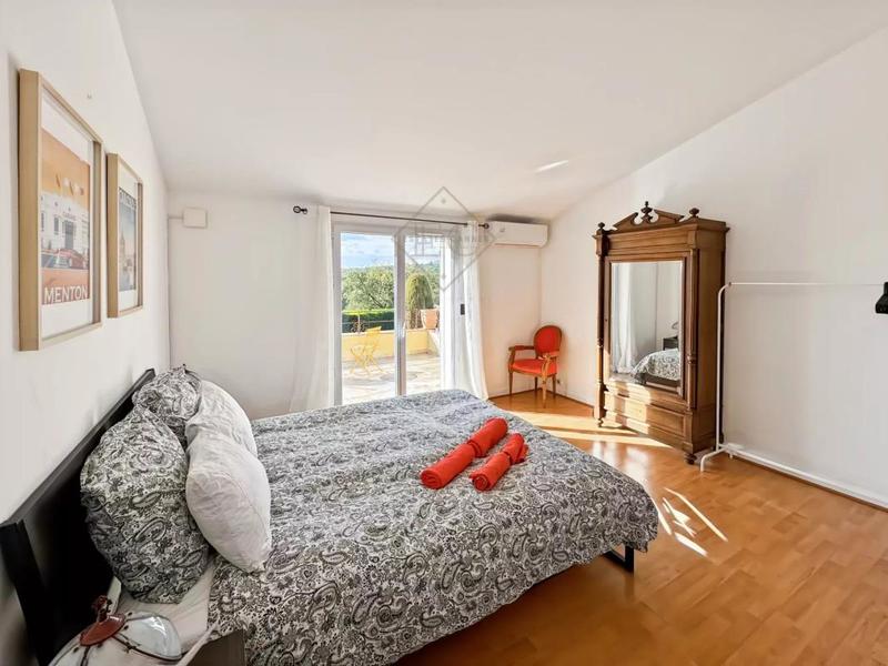 Villa - 250 m² - 7 pièces