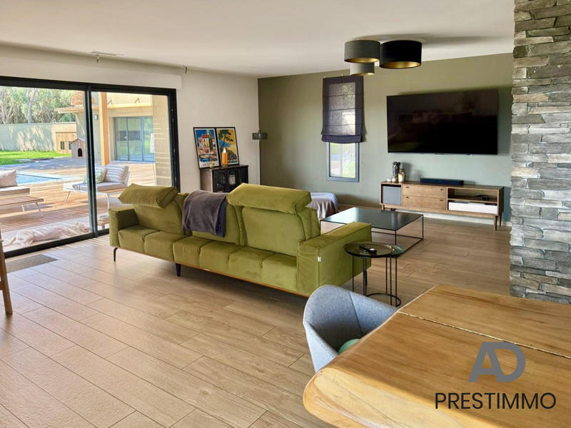 Villa - 250 m² - 6 pièces