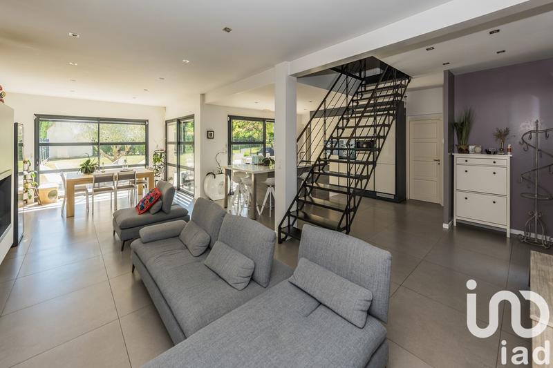 Maison - 225 m² - 8 pièces