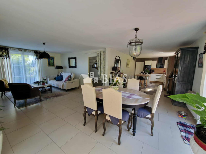 Maison - 218 m² - 8 pièces