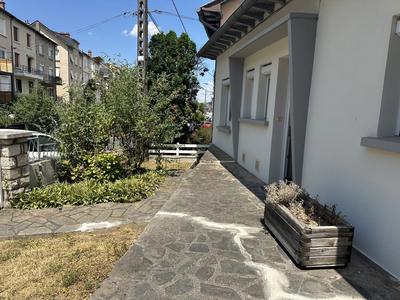 Maison - 181 m² - 9 pièces