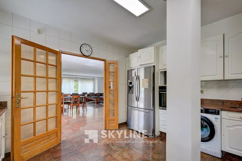 Villa - 285 m² - 9 pièces