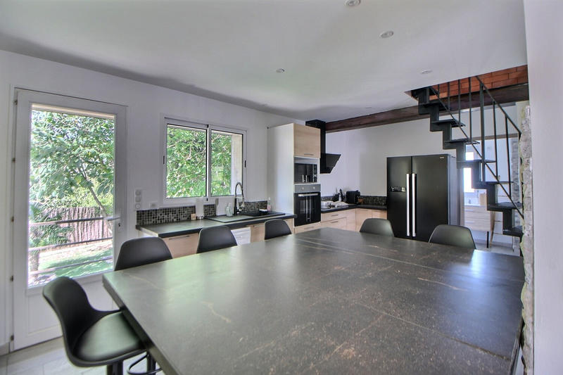 Maison - 179 m² - 8 pièces