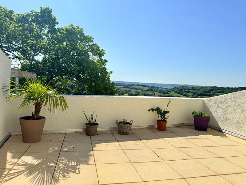 Maison - 238 m² - 9 pièces